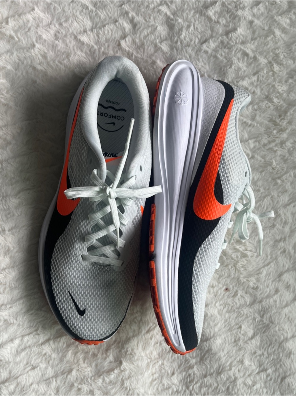 Nike Men’s Lightweight Sneakers in White and Orange